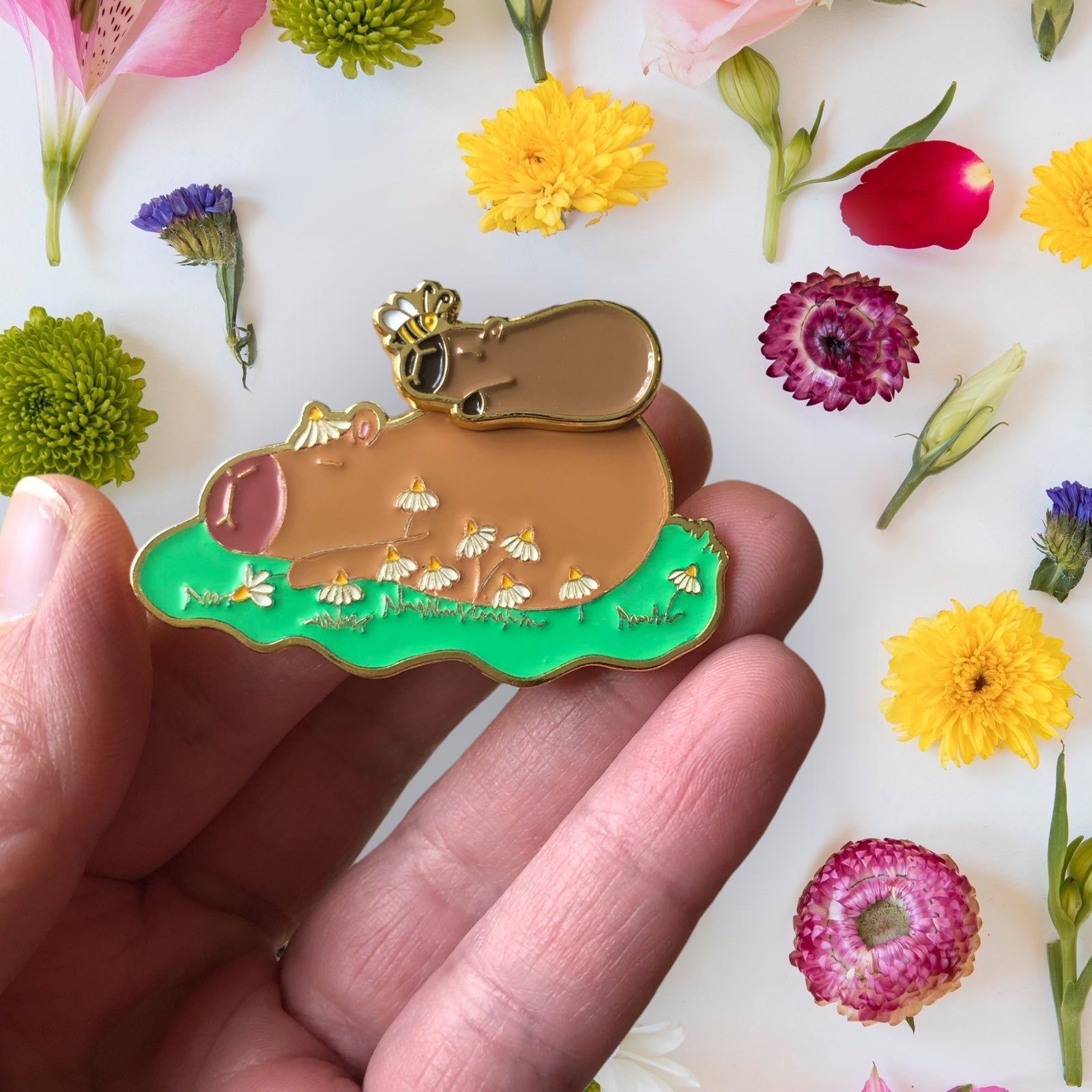 Interactive capybara pin with magnetic feature, perfect for animal lovers and quirky gift enthusiasts